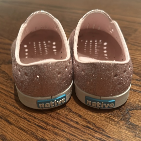 Pink sparkle Native shoee - Picture 2 of 6